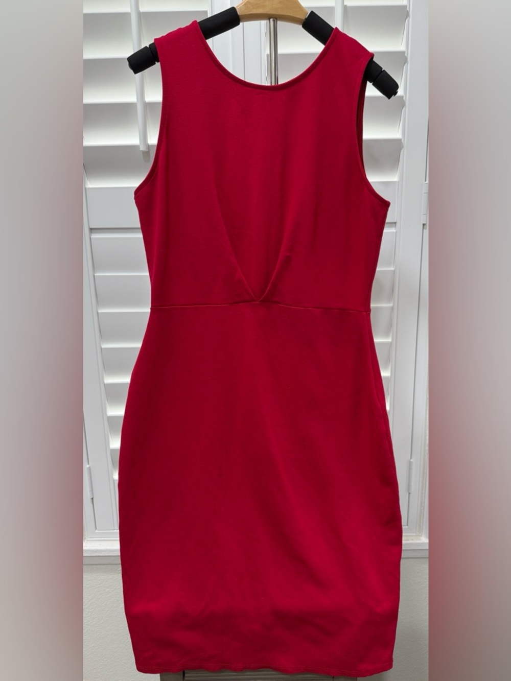 Alya Fitted Red Sleeveless Midi Dress
